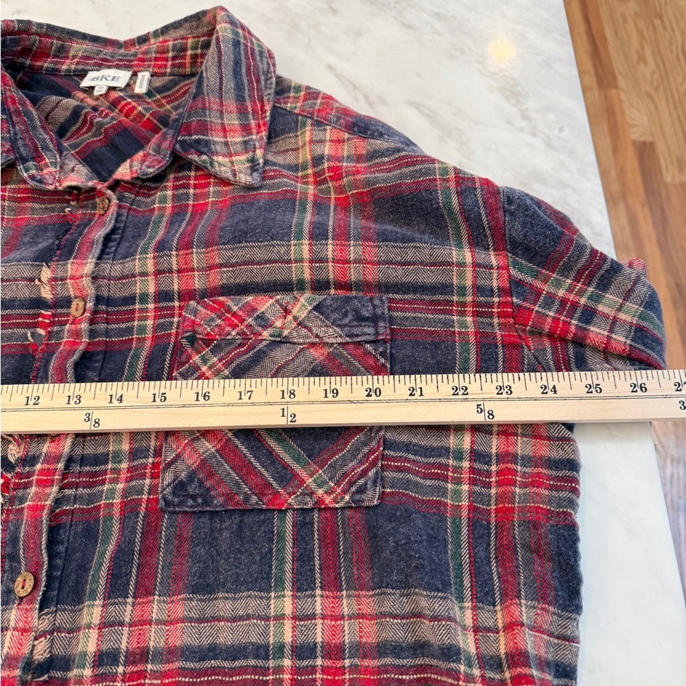 BKE Boyfriend Plaid Flannel Shirt Raw Hem Button Front Size M - Picture 8 of 9